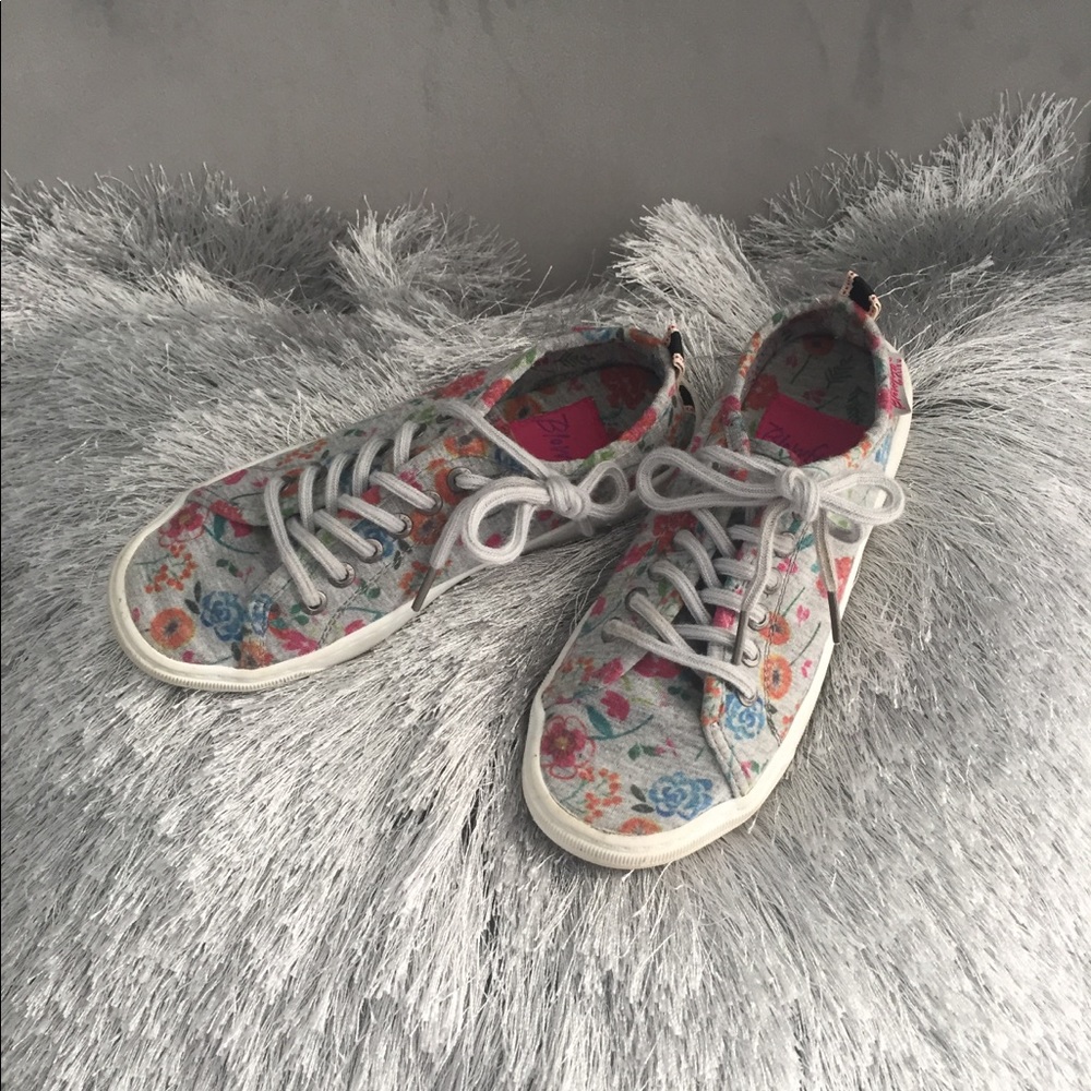 Girls Blowfish Lace-up Tennis shoes size 1